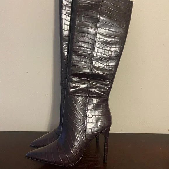 Elegant Purple/ Eggplant Knee-High Boots - Picture 3 of 5